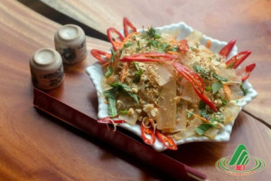Món Da trâu nướng, muối chua của người Thái Vân Hồ một món ăn ngon, giải độc rượu.