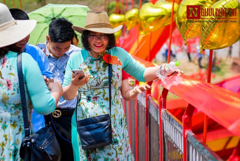 Tin nhanh - Hàng trăm du khách hào hứng tham quan cầu kính đầu tiên tại Việt Nam (Hình 11).