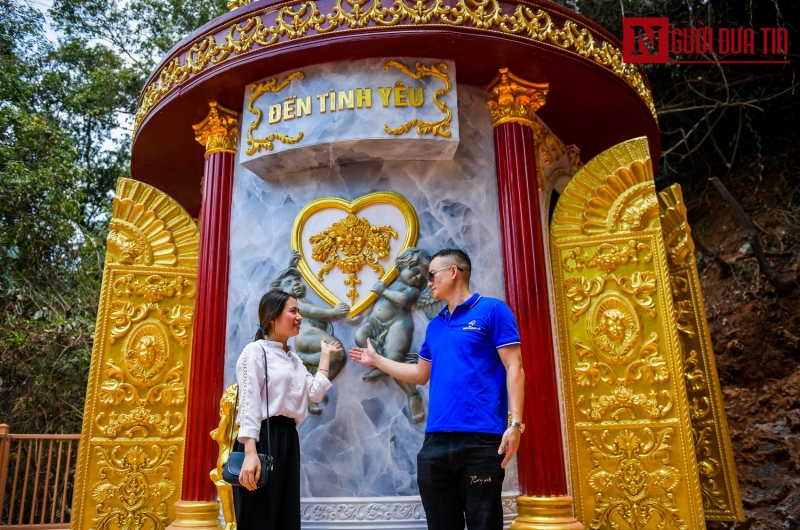 Tin nhanh - Hàng trăm du khách hào hứng tham quan cầu kính đầu tiên tại Việt Nam (Hình 17).