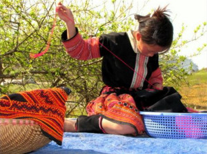 Se lanh dệt vải – nét đẹp của người phụ nữ dân tộc Mông.