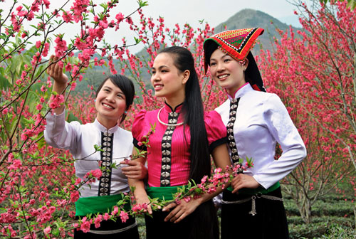 Thiếu nữ Thái trong trang phục truyền thống.