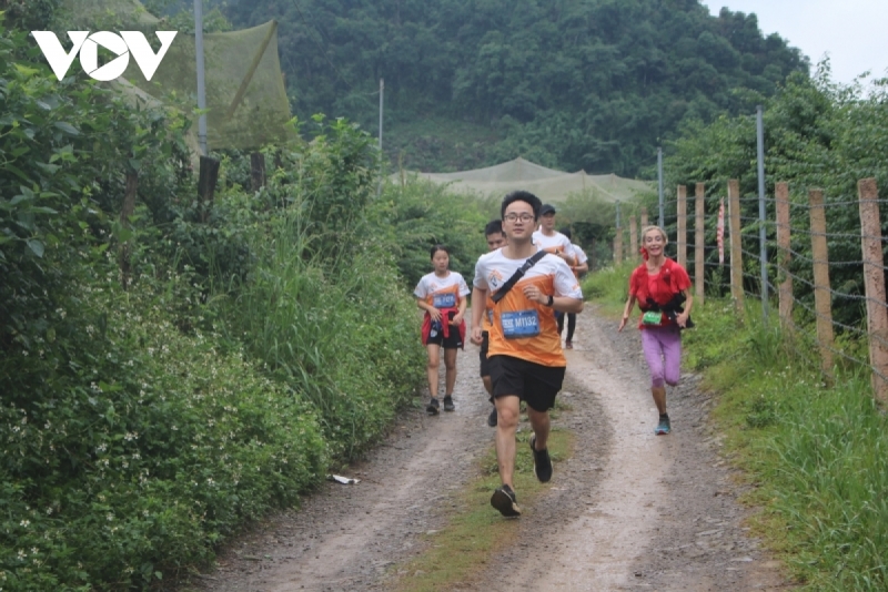 Sôi động giải chạy Marathon đường mòn Việt Nam 2022 tại Mộc Châu