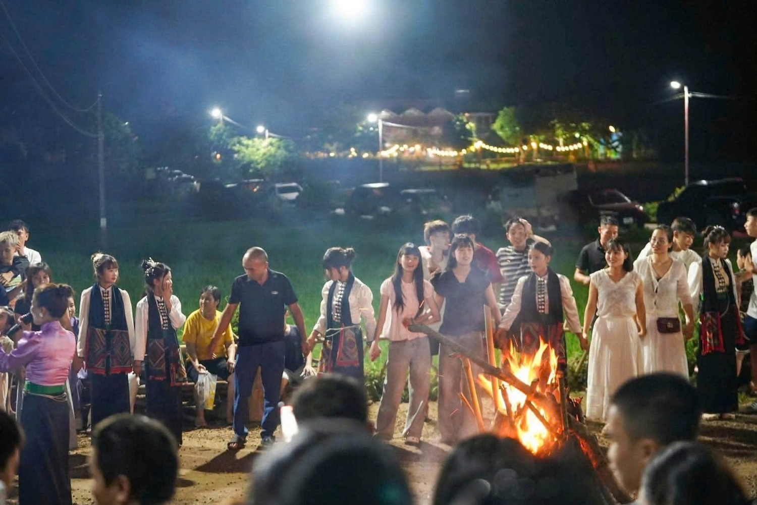 Chợ phiên bản Vặt Hồng - tất cả những gì bạn cần biết đây nè!
